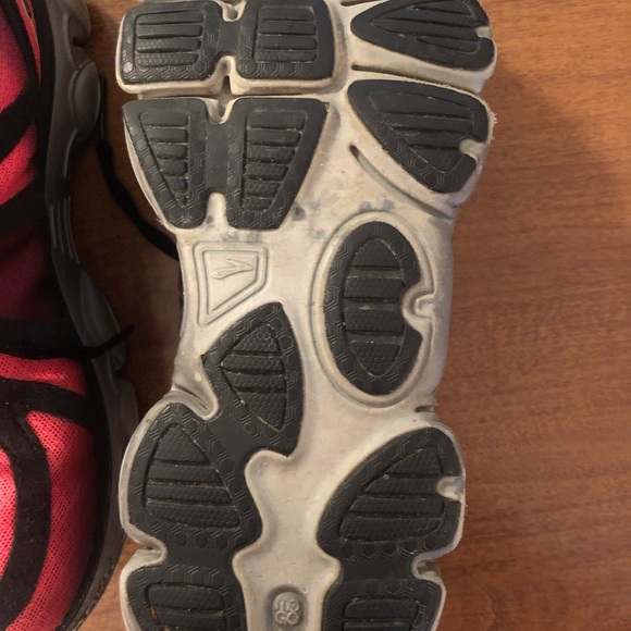 Brooks Pureflow size 7.5 - Picture 2 of 9
